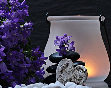 purple flower arrangement thumbnail
