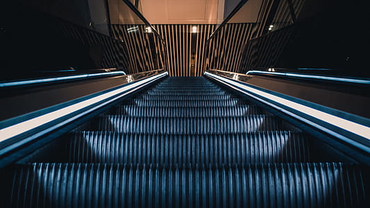 Escalator thumbnail