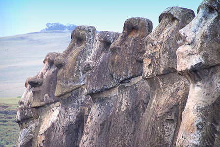 Maoi Statues thumbnail