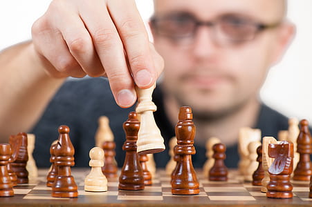 selective focus of chess game thumbnail