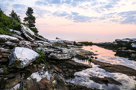 stream in between rocks thumbnail
