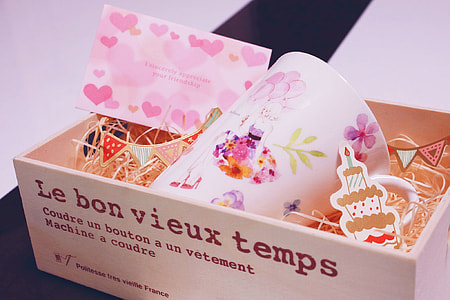 Le Bon Vieux Temps machine a coudre thumbnail