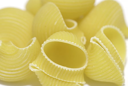 shallow focus photography of macaroni thumbnail