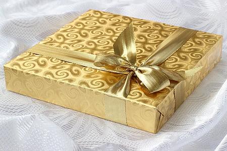 gold gift box thumbnail