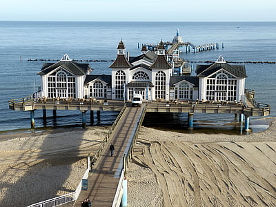 white van on pier thumbnail