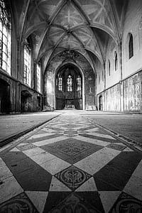 grayscale concrete cathedral thumbnail