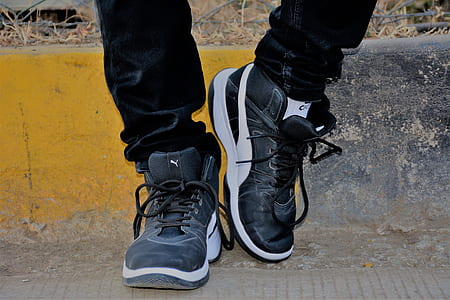 pair of black Puma shoes thumbnail