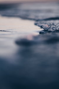 close-up photo of body of water thumbnail
