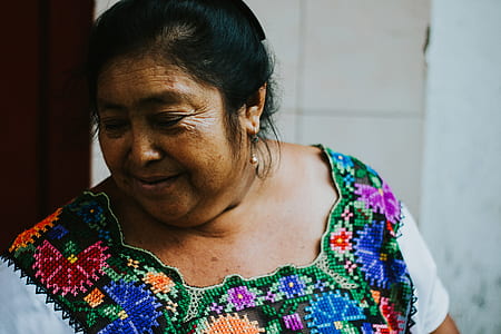 shallow focus photography of woman thumbnail