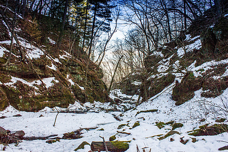 Landscape view with snow in the gorge in Parfreys Glen, Wisconsin thumbnail