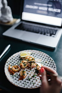 Grilled Shrimps With Parsley, Garlic and Lemon thumbnail