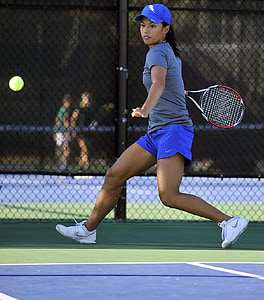 woman playing tennis thumbnail
