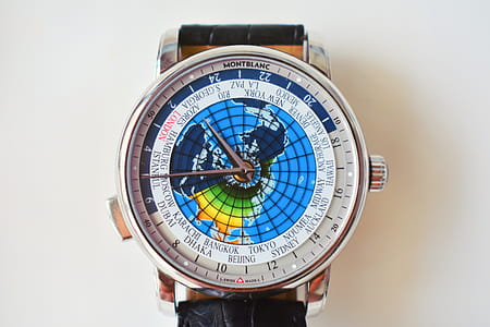Round Silver-colored Analog Watch thumbnail