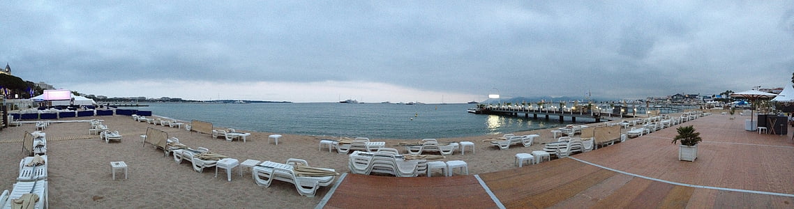lounge chair on sea side thumbnail