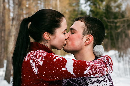 Kissing Woman and Man thumbnail