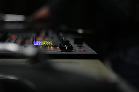 shallow focus of turntable thumbnail