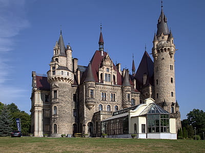 castle with towers thumbnail