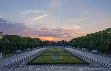 park surrounded by trees thumbnail