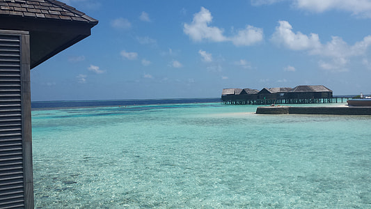 Maldives Island, Turquoise Water thumbnail