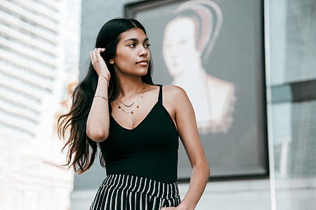 Fashionable Young Woman Photo thumbnail