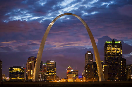 Gateway Arch during nighttime thumbnail