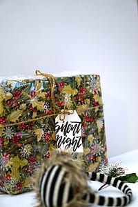 brown and red gift box thumbnail