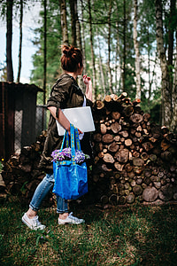 THE TOP TREND THIS SEASON - IKEA's FRAKTA Shopping Bag thumbnail
