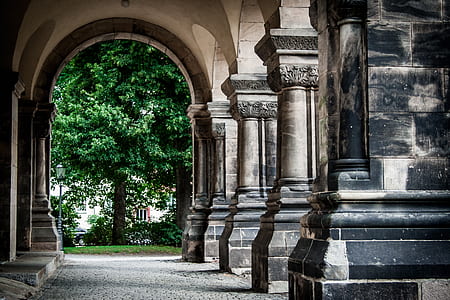 building column photograph thumbnail