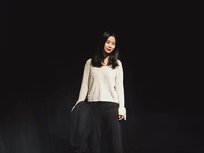 woman wearing gray sweatshirt thumbnail