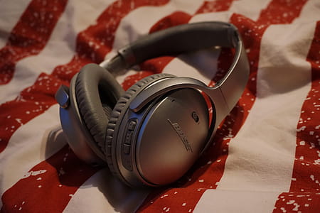 Close-up Photography of  Headphones thumbnail