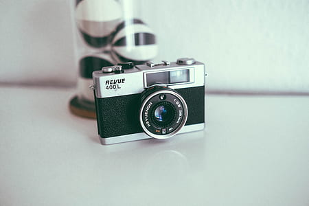 black and silver Revue 400 L SLR camera thumbnail