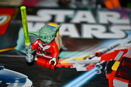 Star Wars LEGO Yoda mini fig thumbnail