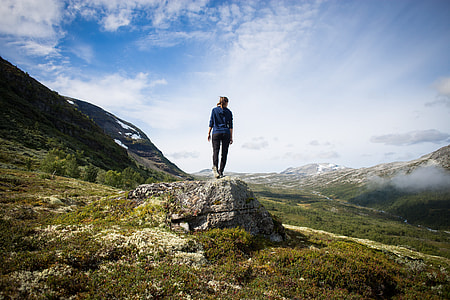 woman standing the peak of the mountain thumbnail