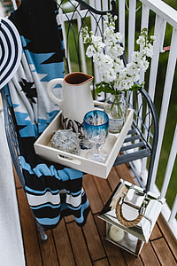 Seaside Style: Nautical Balcony Decor thumbnail