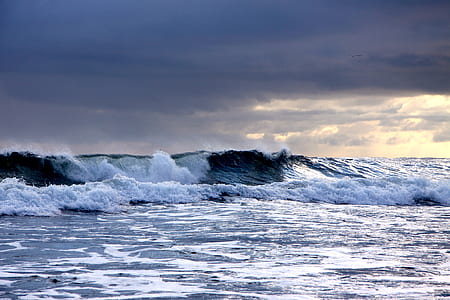 ocean wave under cloudy sky thumbnail