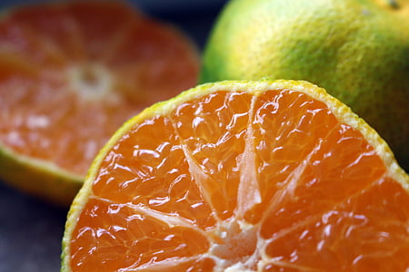 shallow focus photography of slice limes thumbnail