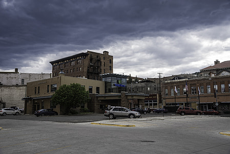Car parked in front of downtown buildings in Helena thumbnail