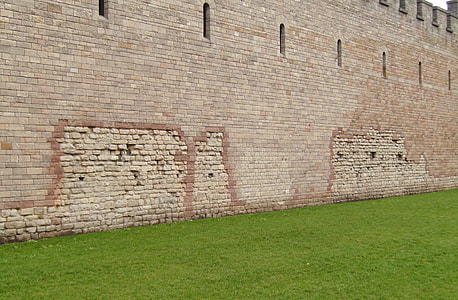 Wall of Cardiff Castle thumbnail