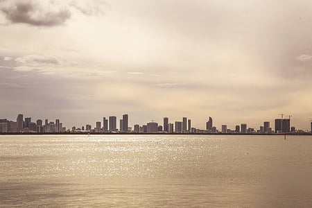 photo of coastal city thumbnail
