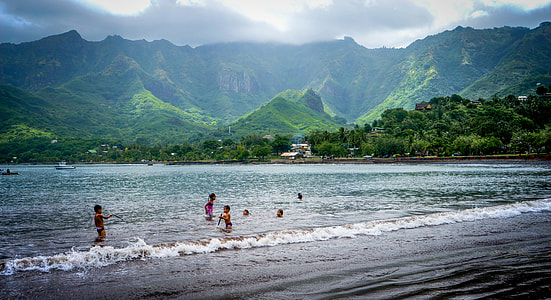 group of people on bod of water thumbnail