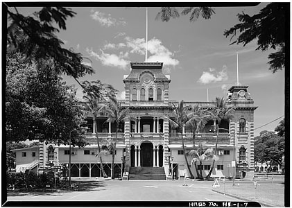 Iolani Palace in Hawaii thumbnail