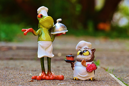 chef frog and owl figurines thumbnail