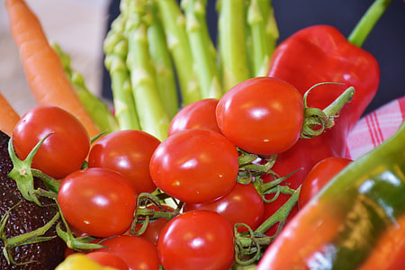 cherry tomatoes and red bell pepper thumbnail