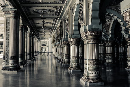 empty hallway with concrete pillars thumbnail