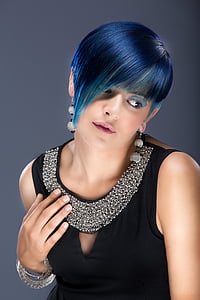 woman wearing black sleeveless top thumbnail