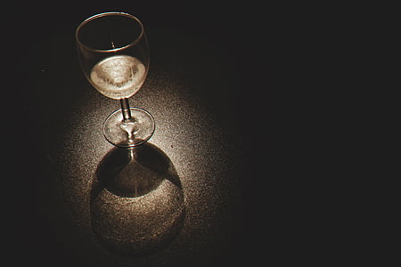 clear footed wine glass thumbnail