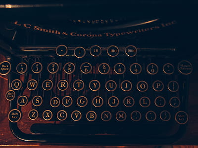 shallow focus of typewriter thumbnail