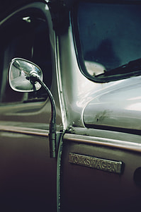 shallow focus photography of gray Volkswagen vehicle thumbnail