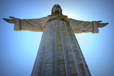 worm's eye view of Christ the redeemer statue thumbnail