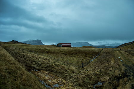 landscape photography of red barn thumbnail
